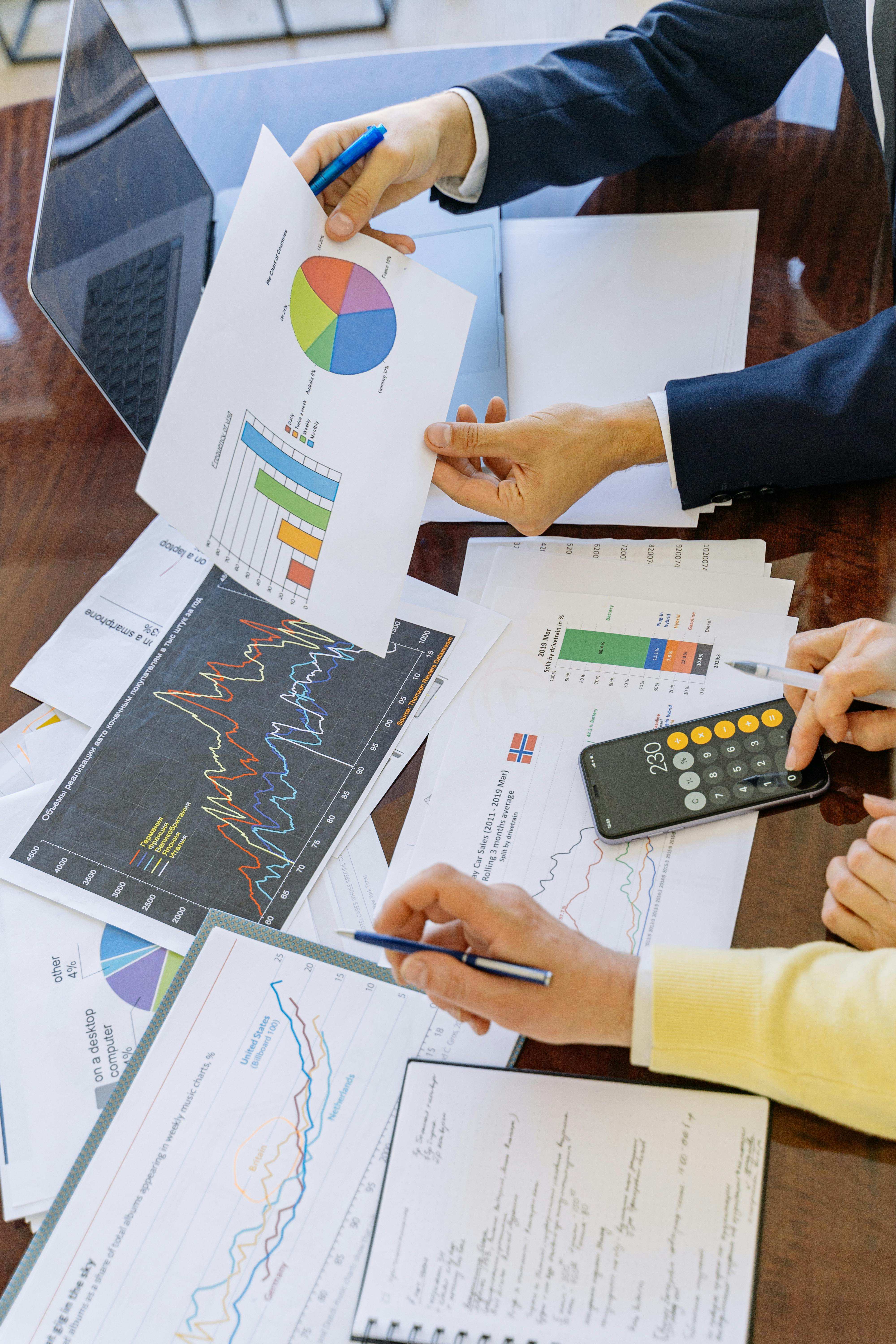 Diversification: Why Spreading Your Investments Matters 💼